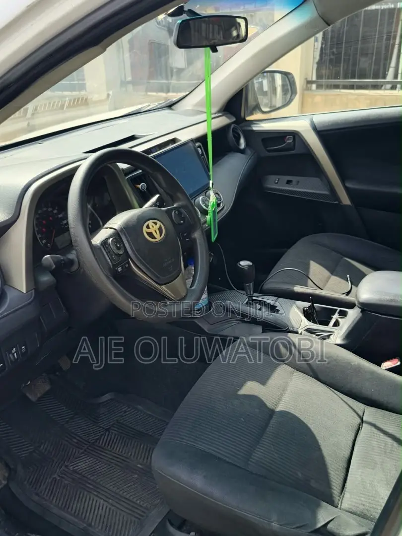 Toyota RAV4 LE 4dr SUV (2.5L 4cyl 6A) 2015 White