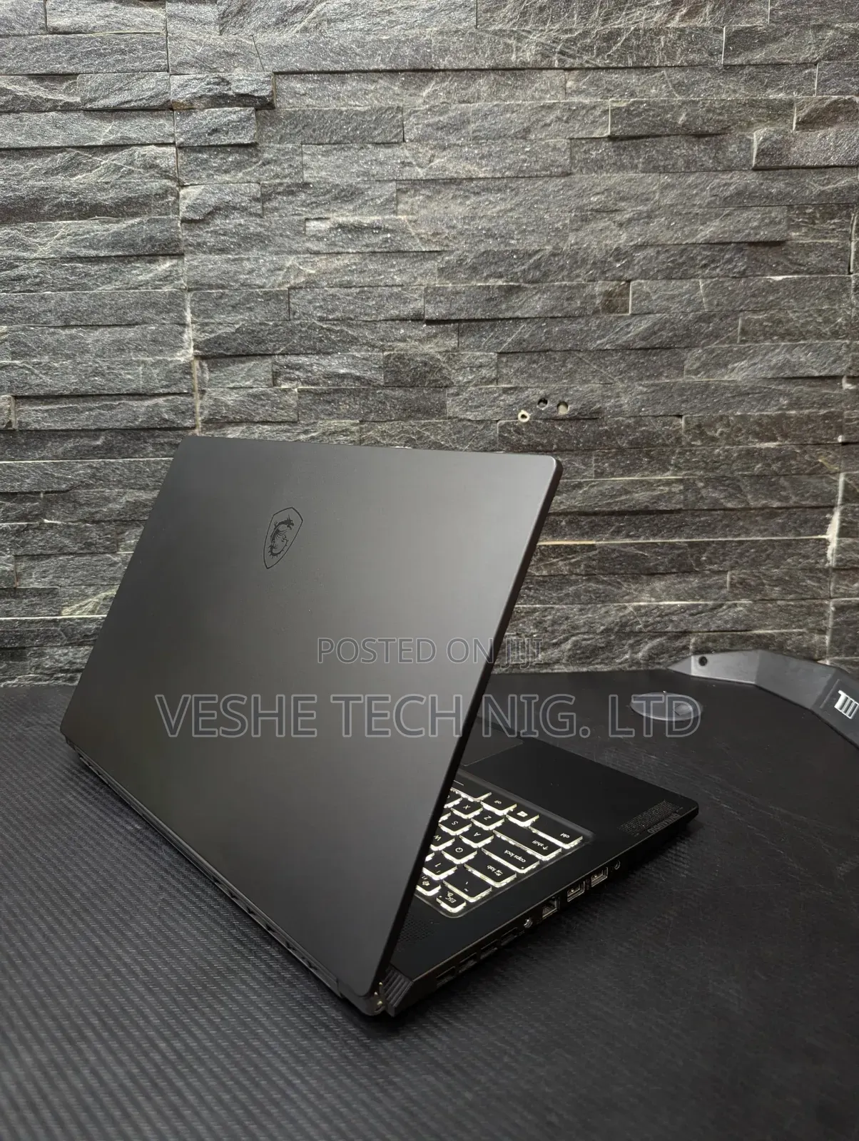 Laptop MSI Creator 17 B11UE-224 48GB Intel Core i9 SSD 1T