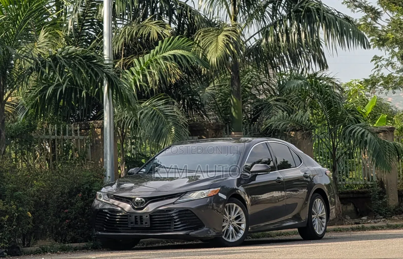 Toyota Camry XLE FWD (2.5L 4cyl 8AM) 2018 Gray