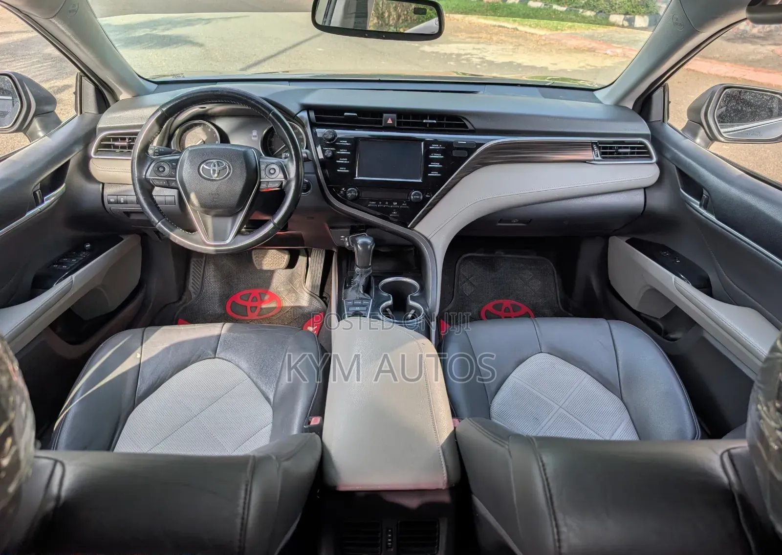 Toyota Camry XLE FWD (2.5L 4cyl 8AM) 2018 Gray