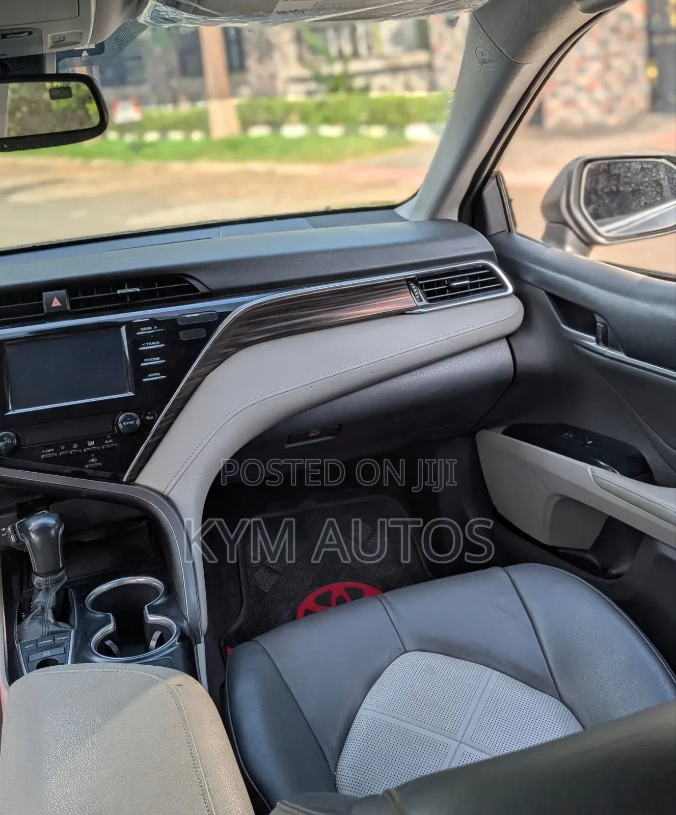 Toyota Camry XLE FWD (2.5L 4cyl 8AM) 2018 Gray