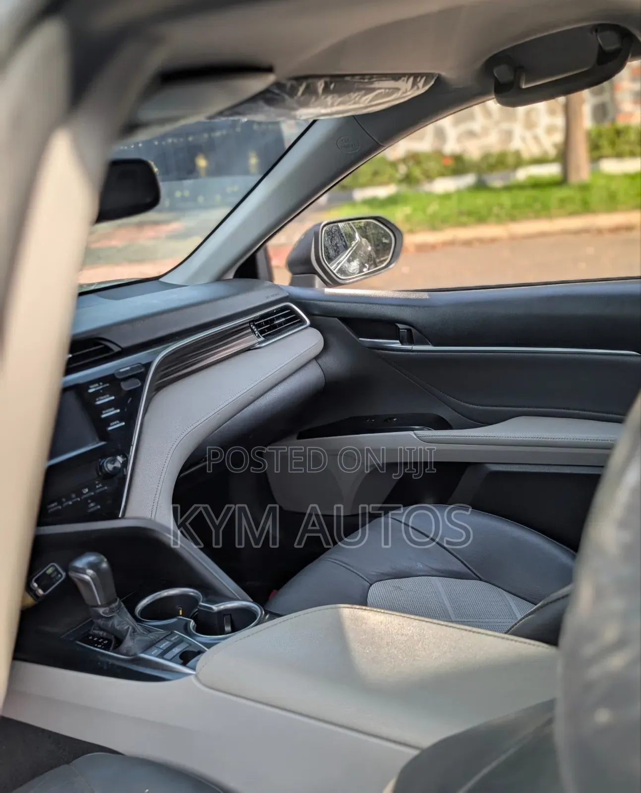 Toyota Camry XLE FWD (2.5L 4cyl 8AM) 2018 Gray