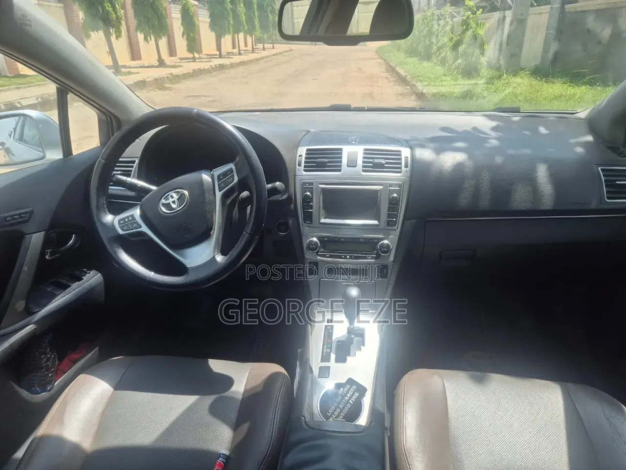 Toyota Avensis 2013 Silver