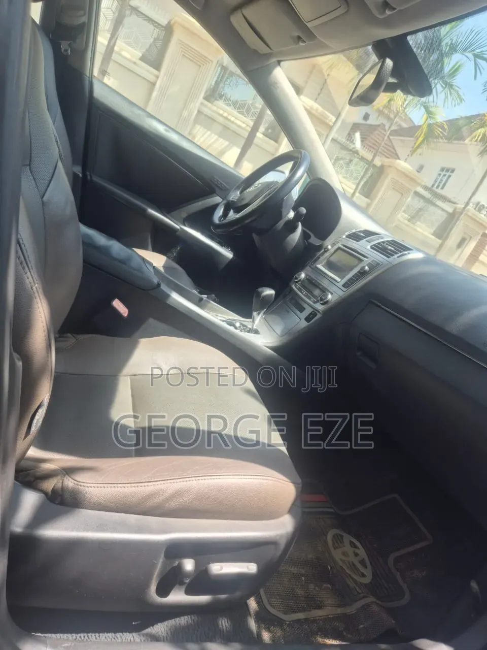 Toyota Avensis 2013 Silver
