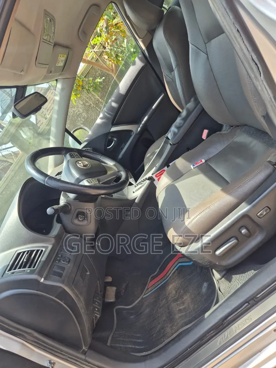 Toyota Avensis 2013 Silver