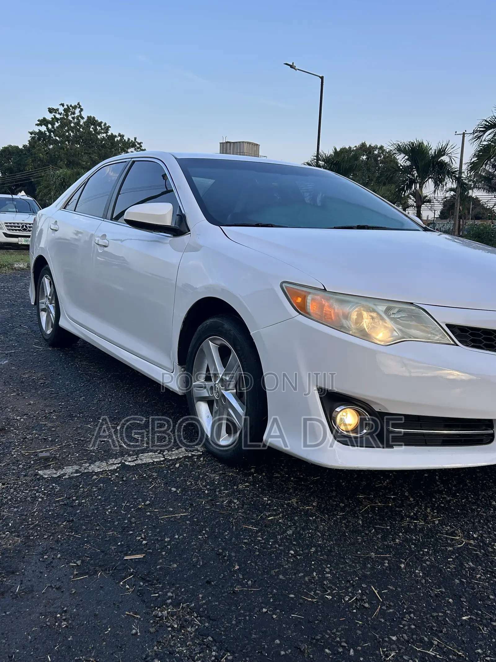 Toyota Camry SE 4dr Sedan (2.5L 4cyl 6A) 2012 White