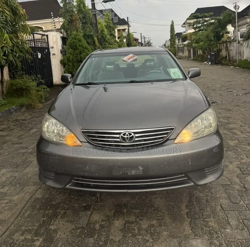 Toyota Camry LE 4dr Sedan (2.4L 4cyl 5A) 2005 Gray
