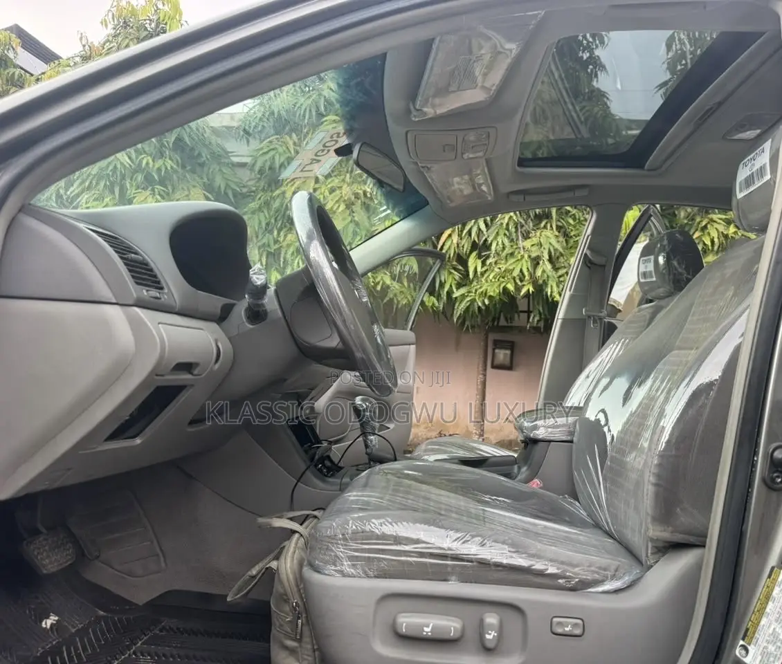 Toyota Camry LE 4dr Sedan (2.4L 4cyl 5A) 2005 Gray