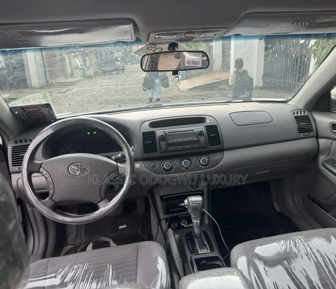 Toyota Camry LE 4dr Sedan (2.4L 4cyl 5A) 2005 Gray