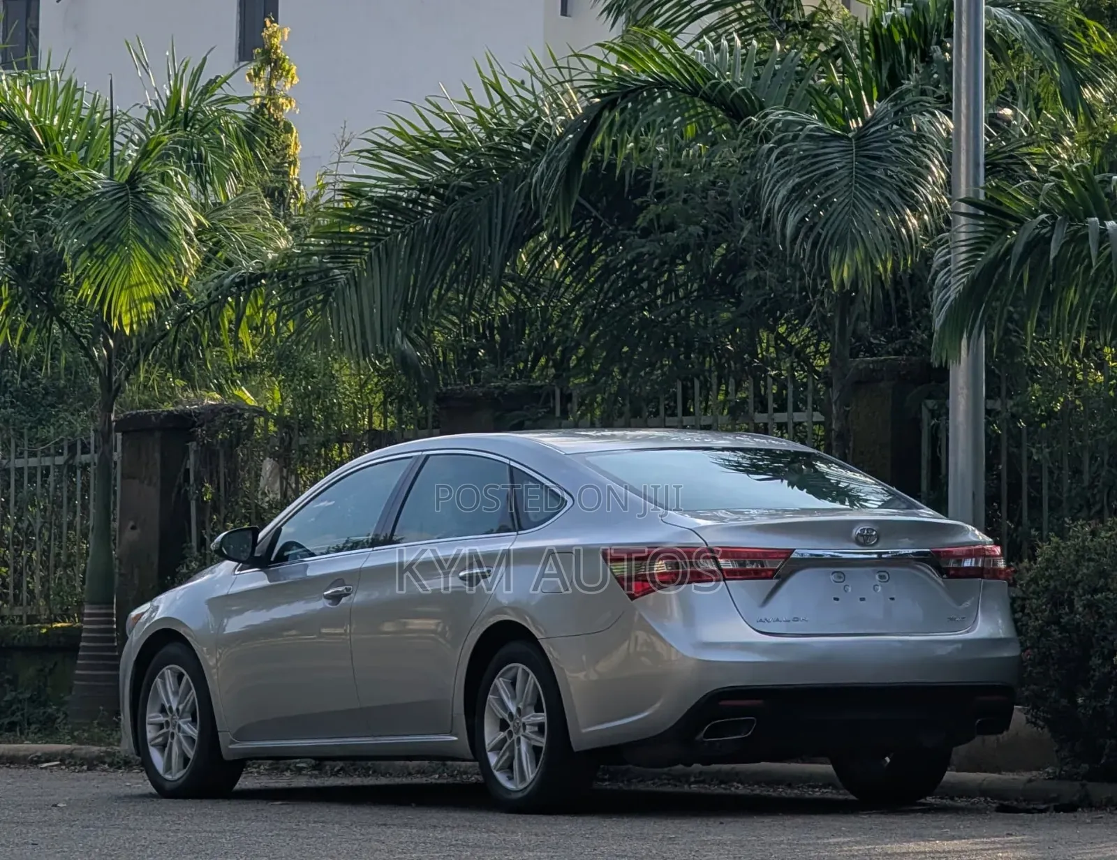 Toyota Avalon XLE Sedar FWD (3.5L 6cyl 6A) 2013 Silver