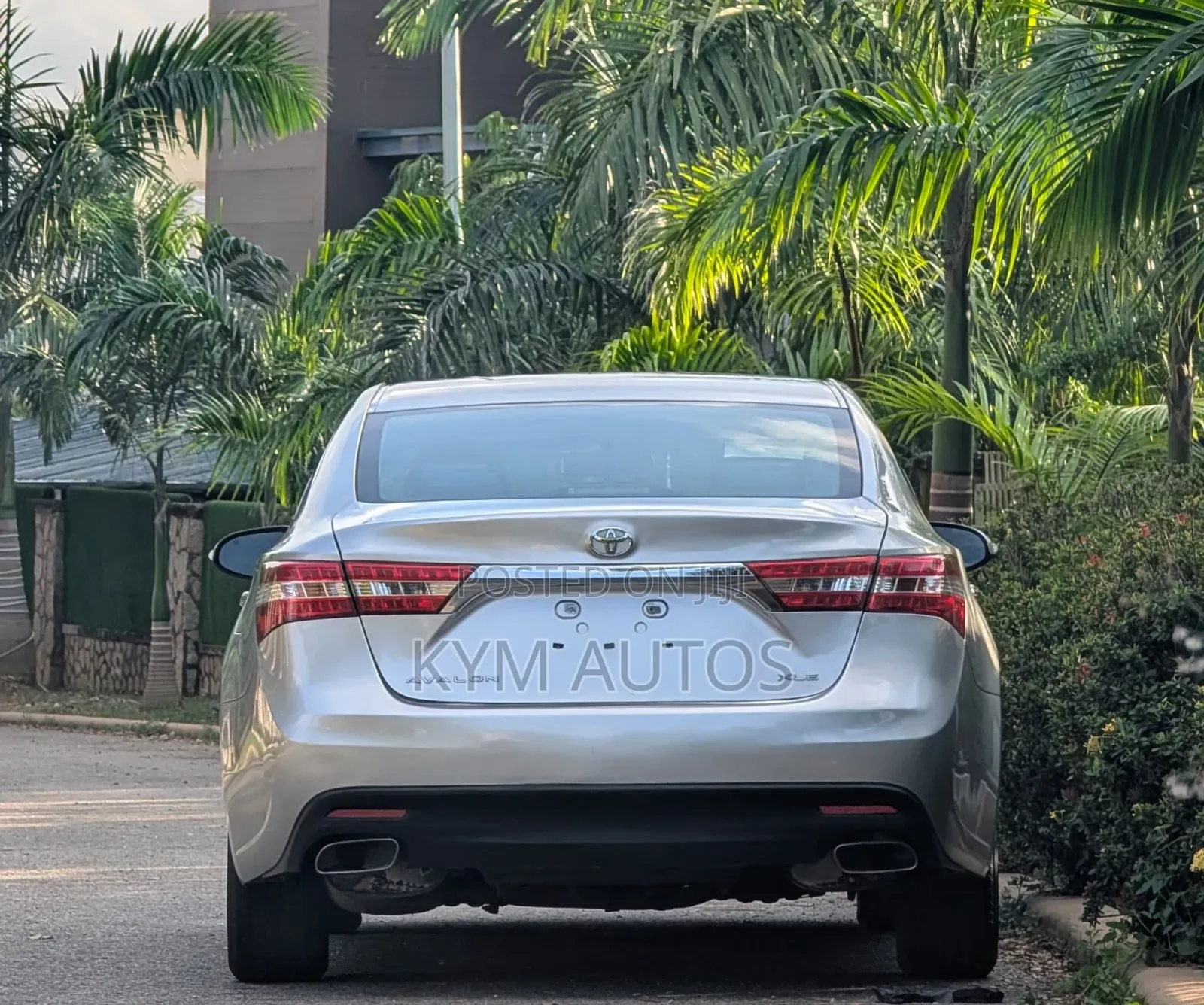 Toyota Avalon XLE Sedar FWD (3.5L 6cyl 6A) 2013 Silver