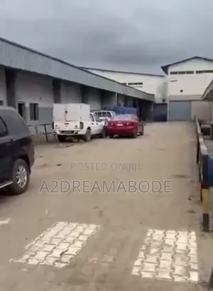 Large, Nicely Crafted Warehouse