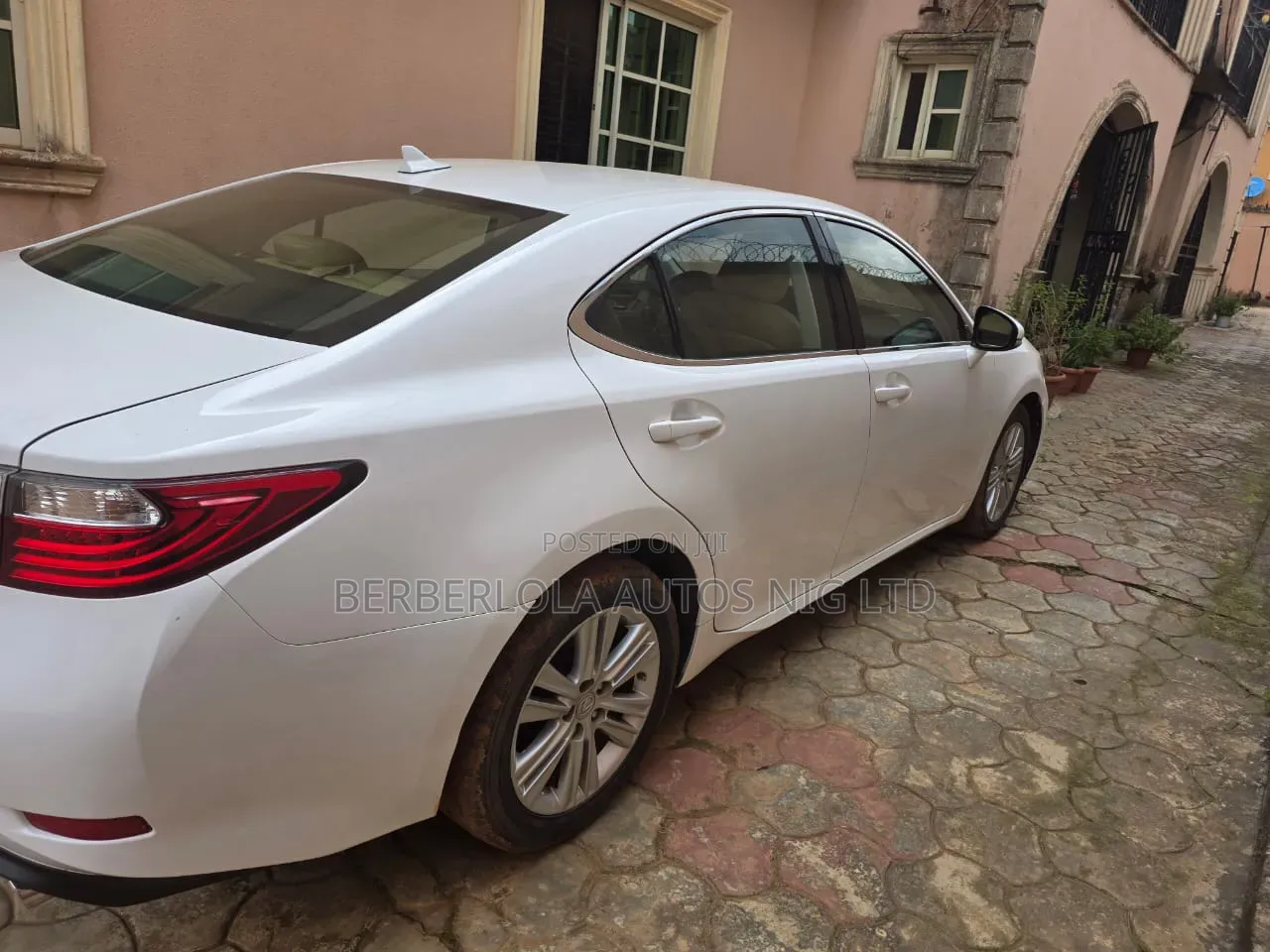 Lexus ES 350 FWD 2013 White