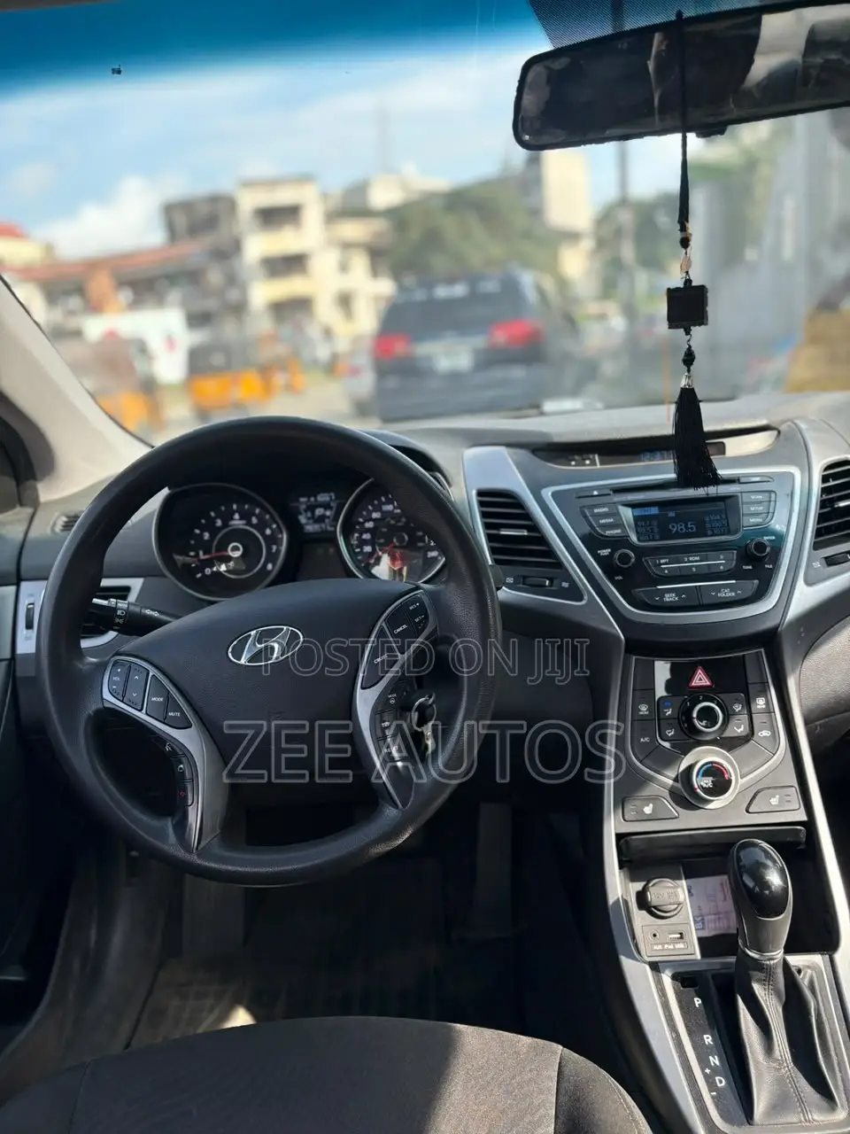 Hyundai Elantra SE Sedan FWD (2.0L 4cyl 6M) 2017 Silver