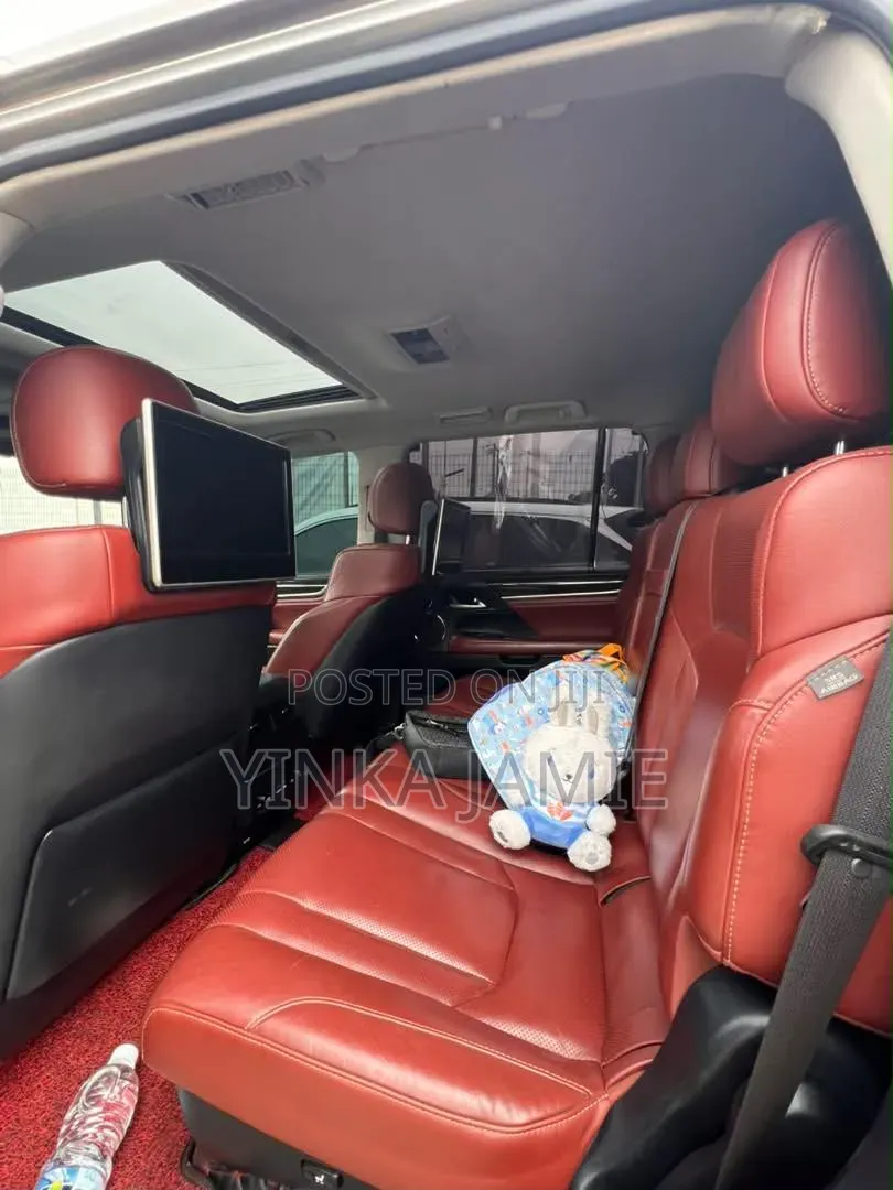 Lexus LX 570 AWD 2017 Gold