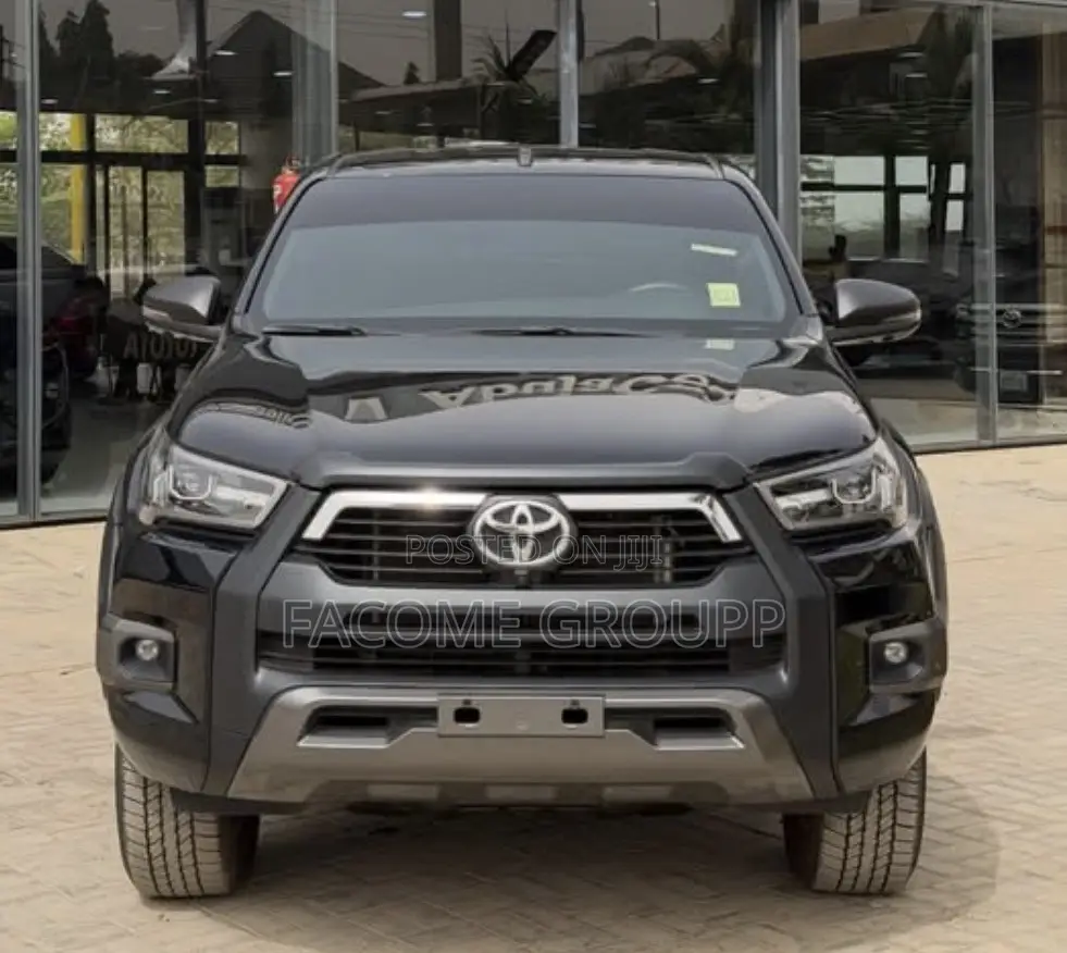 Toyota Hilux 2024 Black
