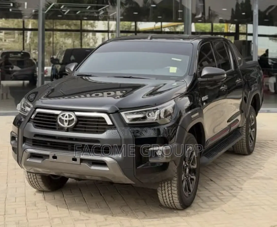 Toyota Hilux 2024 Black