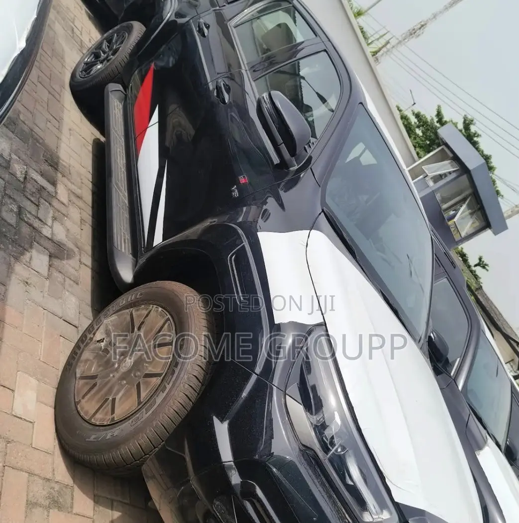 Toyota Hilux 2023 Black