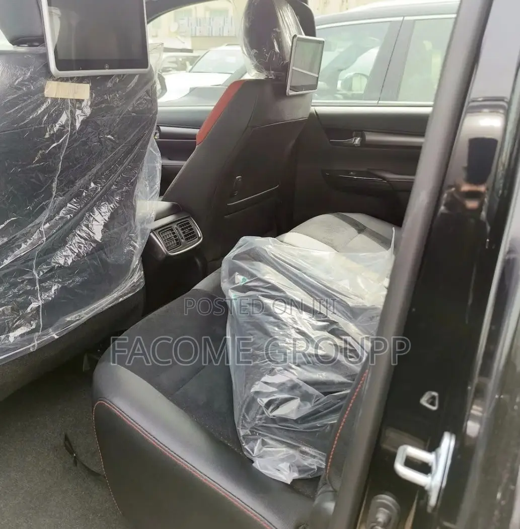 Toyota Hilux 2023 Black