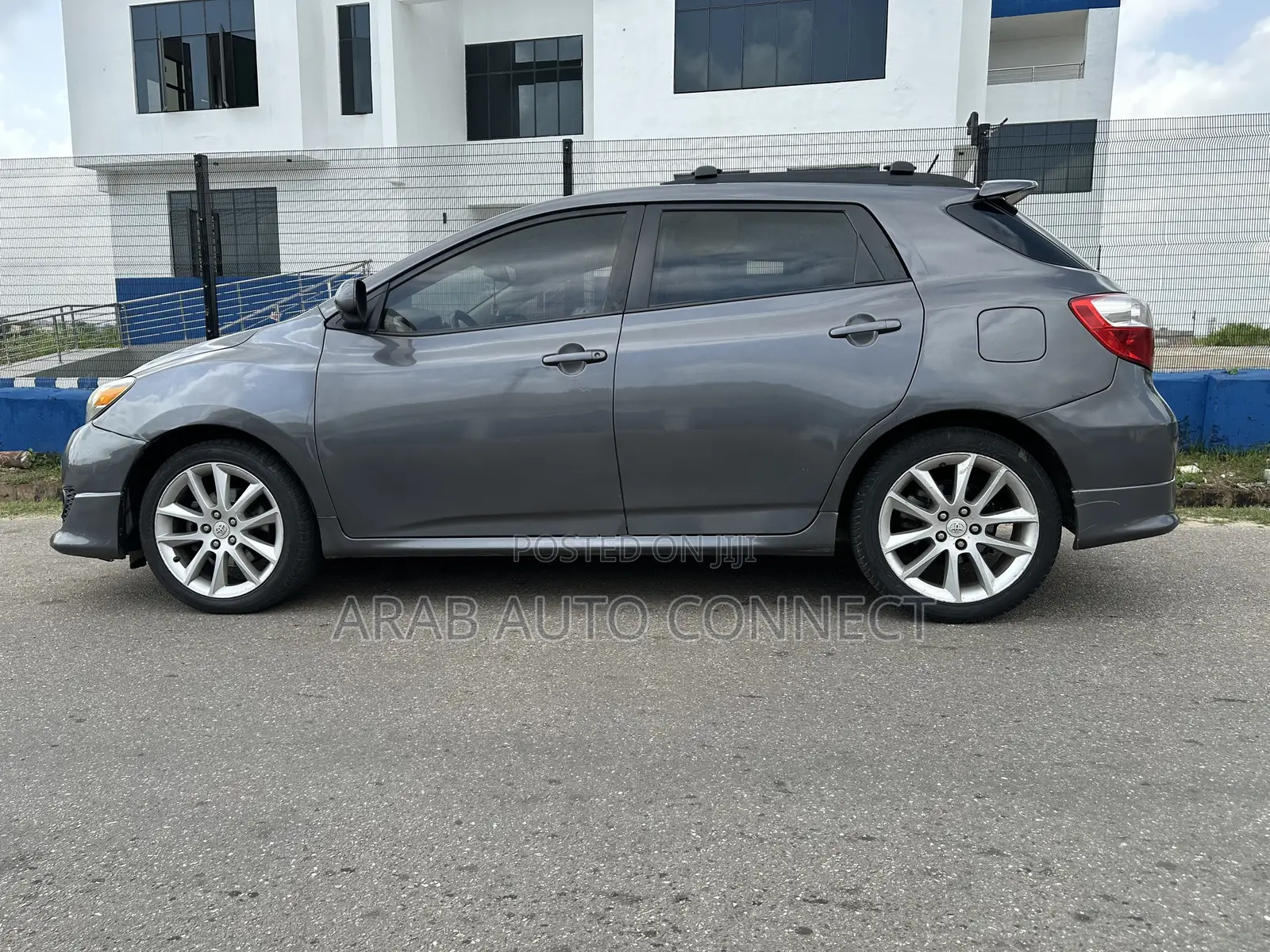Toyota Matrix XRS Hatchback FWD (2.4L 4cyl 5A) 2010 Gray