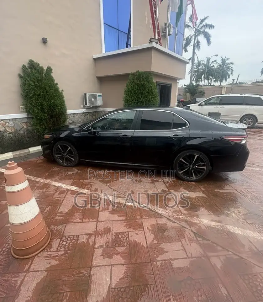 Toyota Camry XLE V6 FWD (3.5L 6cyl 8AM) 2018 Black