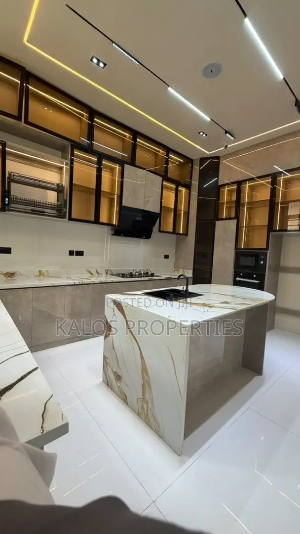 5bdrm Duplex in Orchid, Lekki Phase 2 for sale