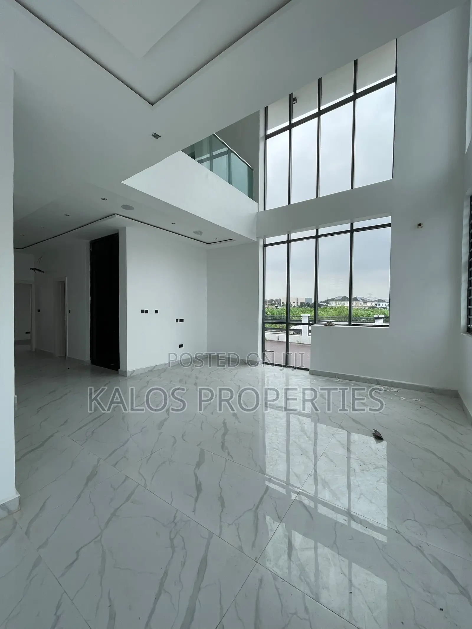 5bdrm Duplex in Off Lekki-Epe Expressway for sale