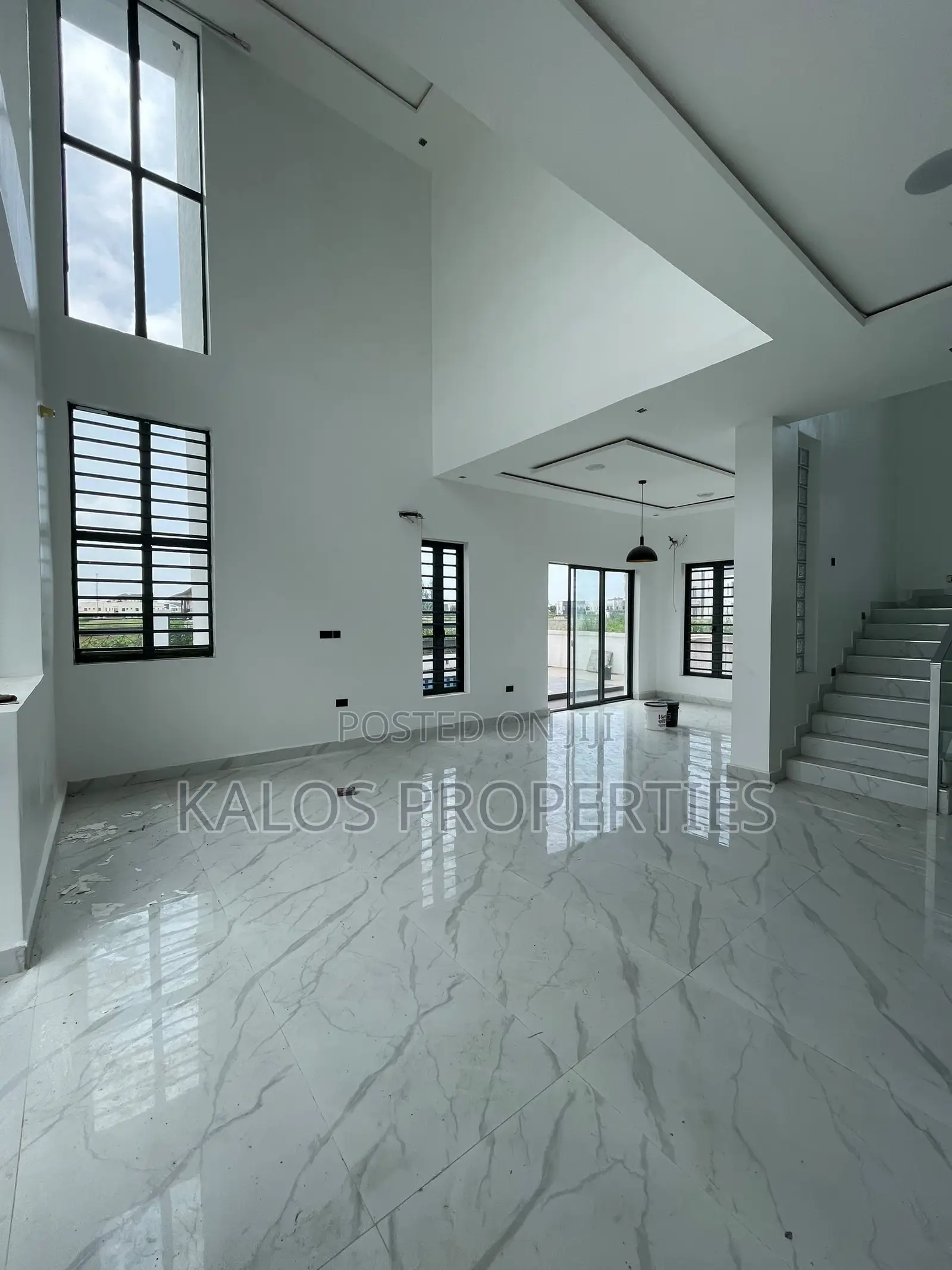 5bdrm Duplex in Off Lekki-Epe Expressway for sale