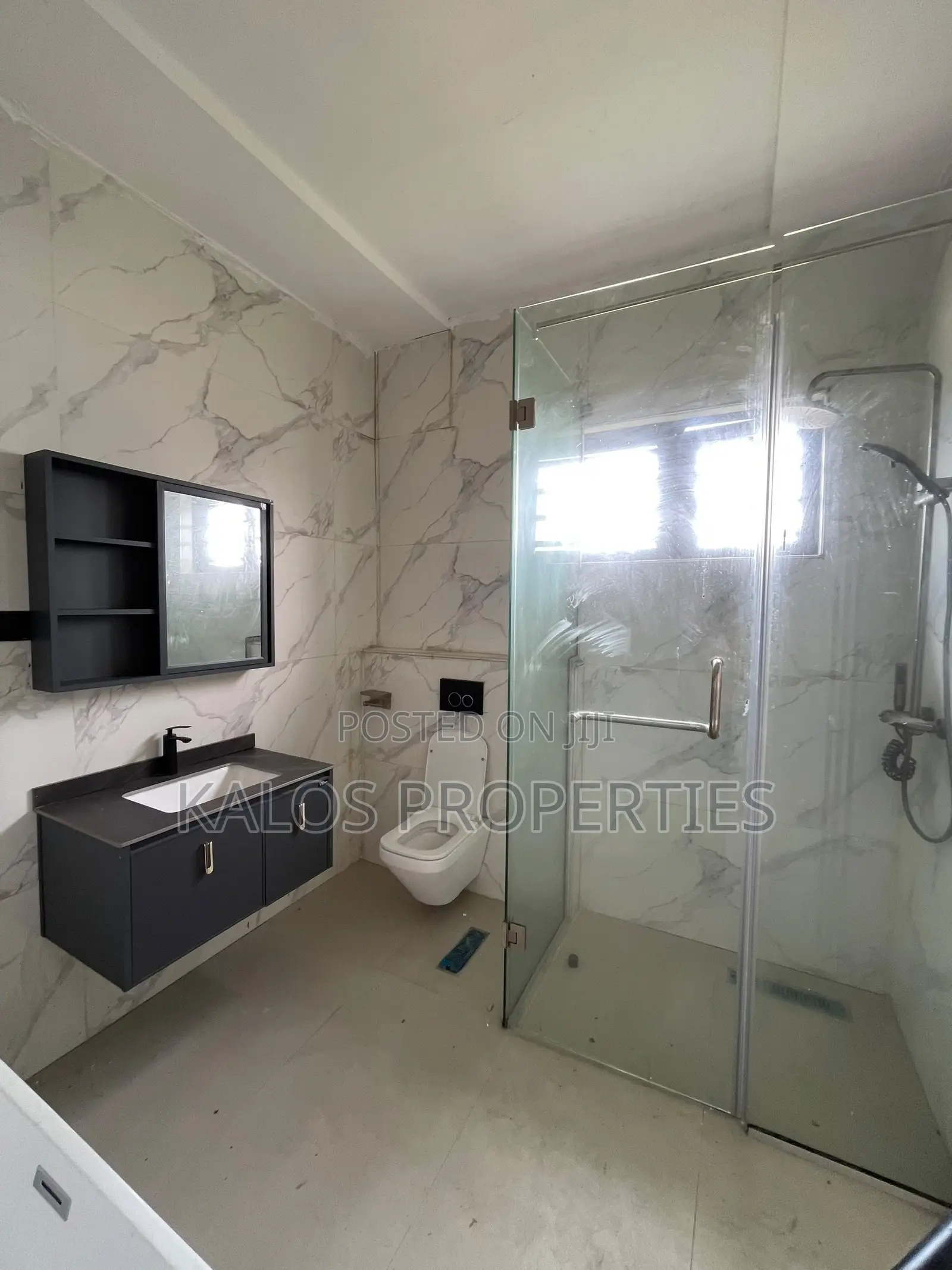 5bdrm Duplex in Off Lekki-Epe Expressway for sale
