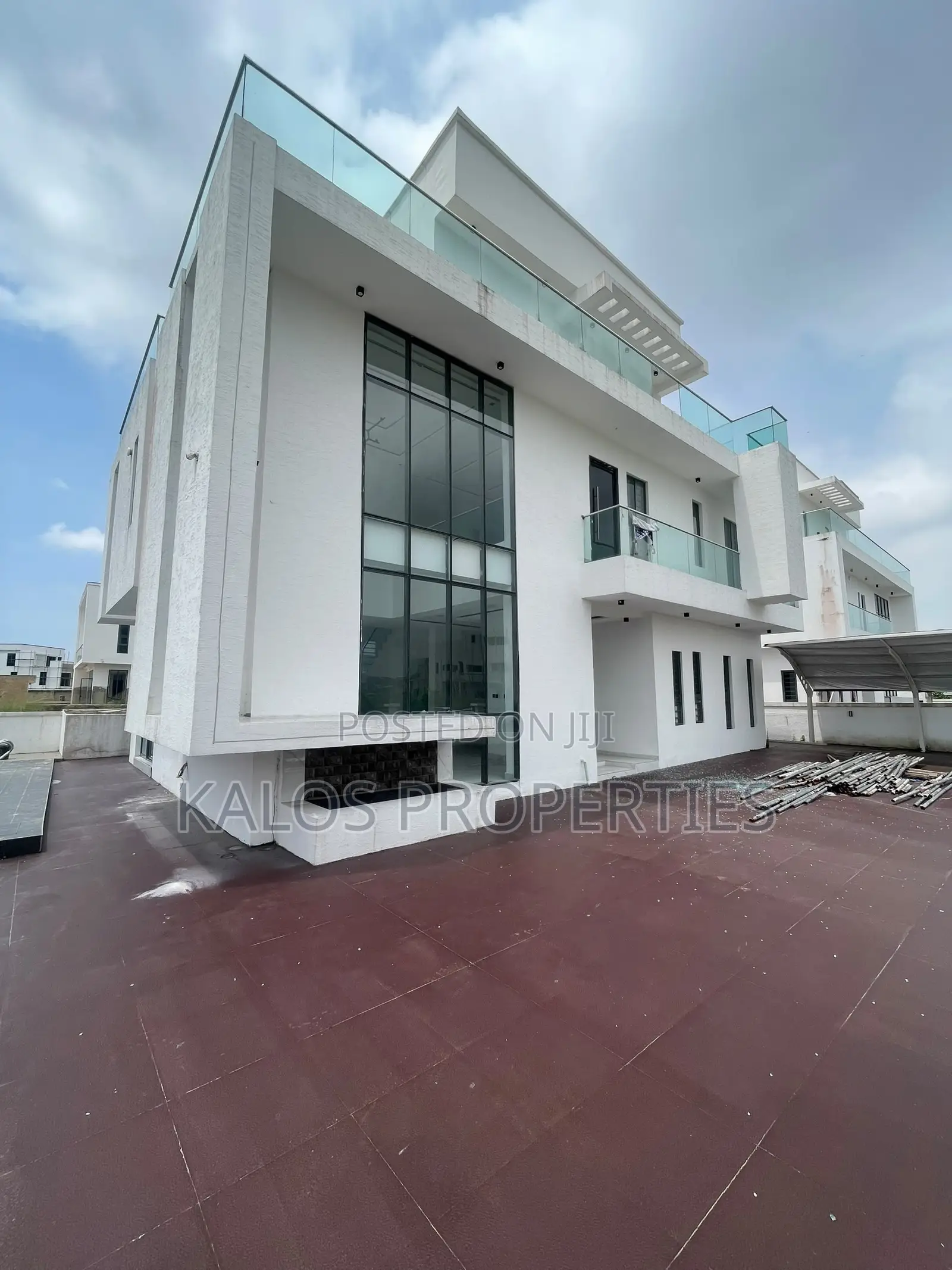 5bdrm Duplex in Off Lekki-Epe Expressway for sale