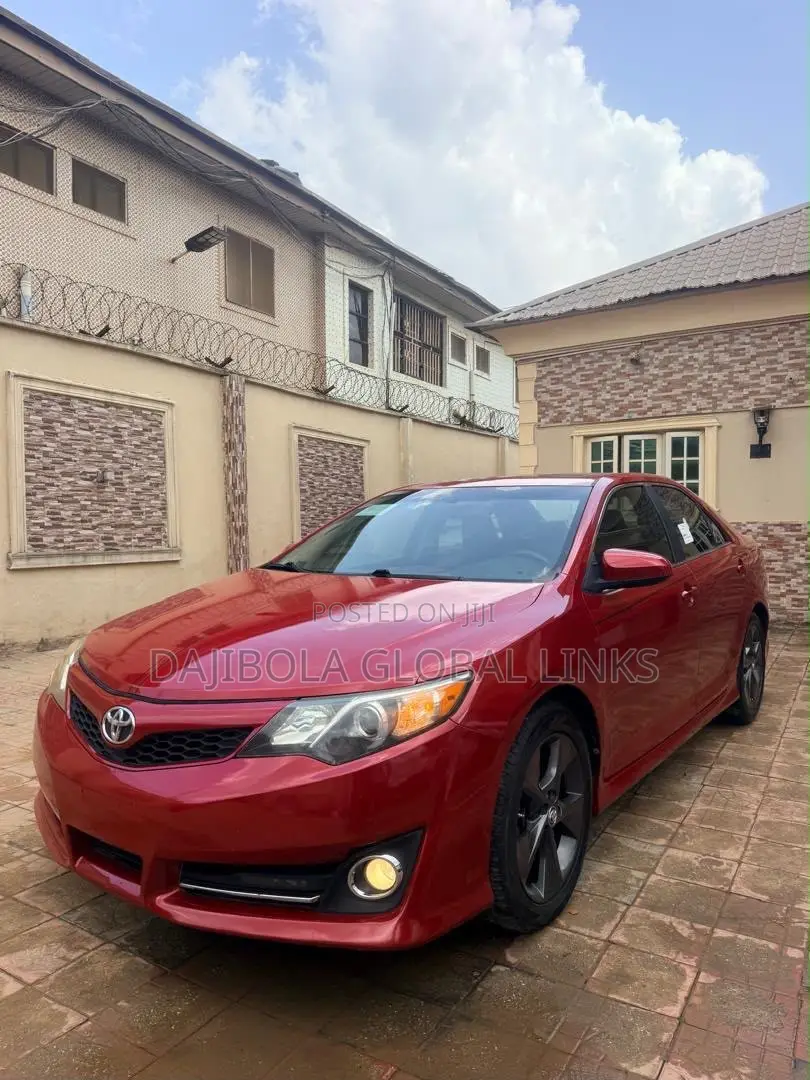 Toyota Camry SE V6 4dr Sedan (3.5L 6cyl 6A) 2012 Red