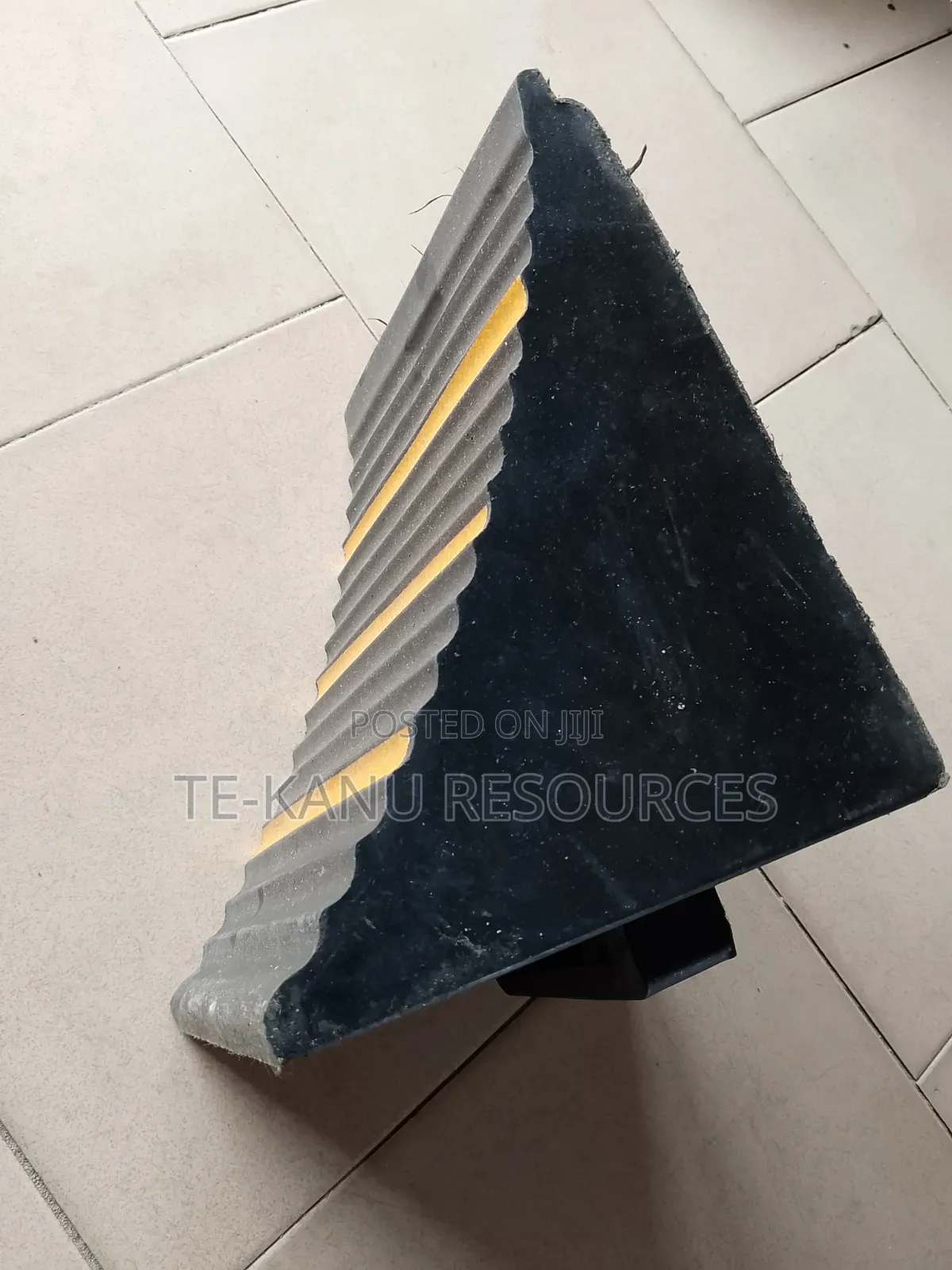 Heavy-Duty Rubber Wheel Chock