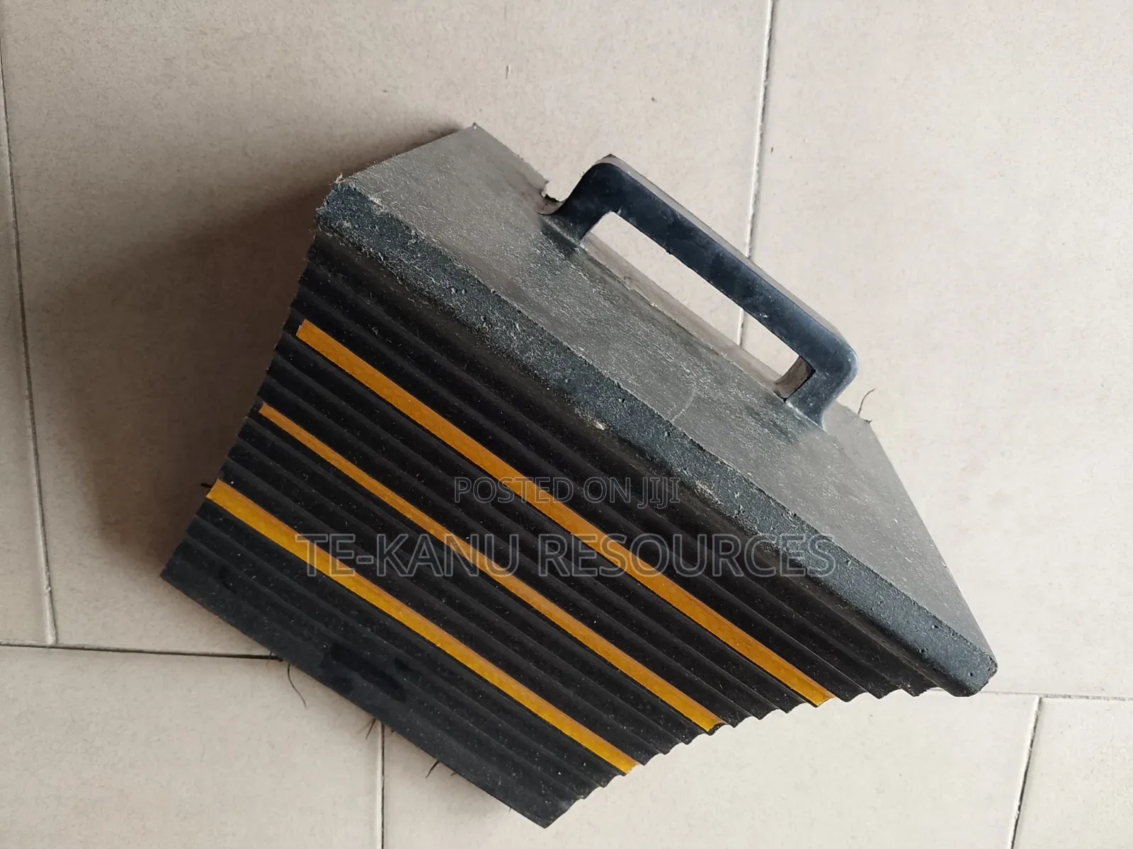 Heavy-Duty Rubber Wheel Chock