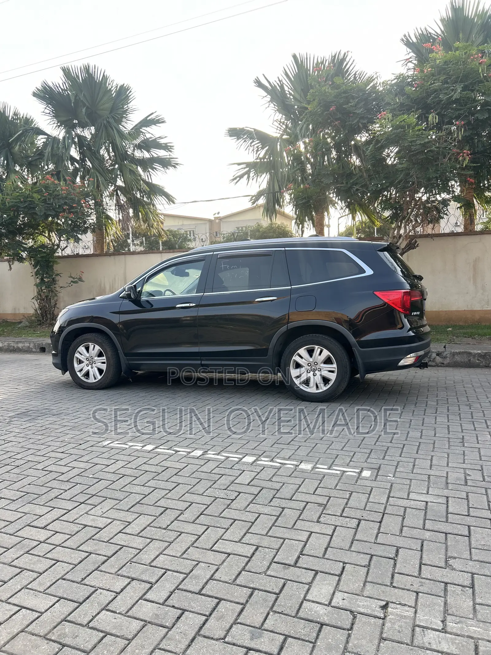 Honda Pilot Touring 4dr SUV 4WD (3.5L 6cyl 9A) 2016 Black