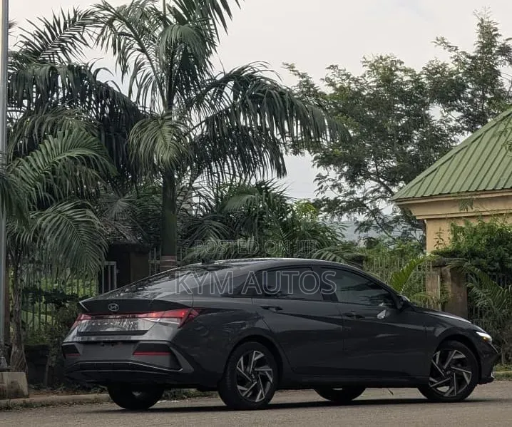 Hyundai Elantra 2025 Gray
