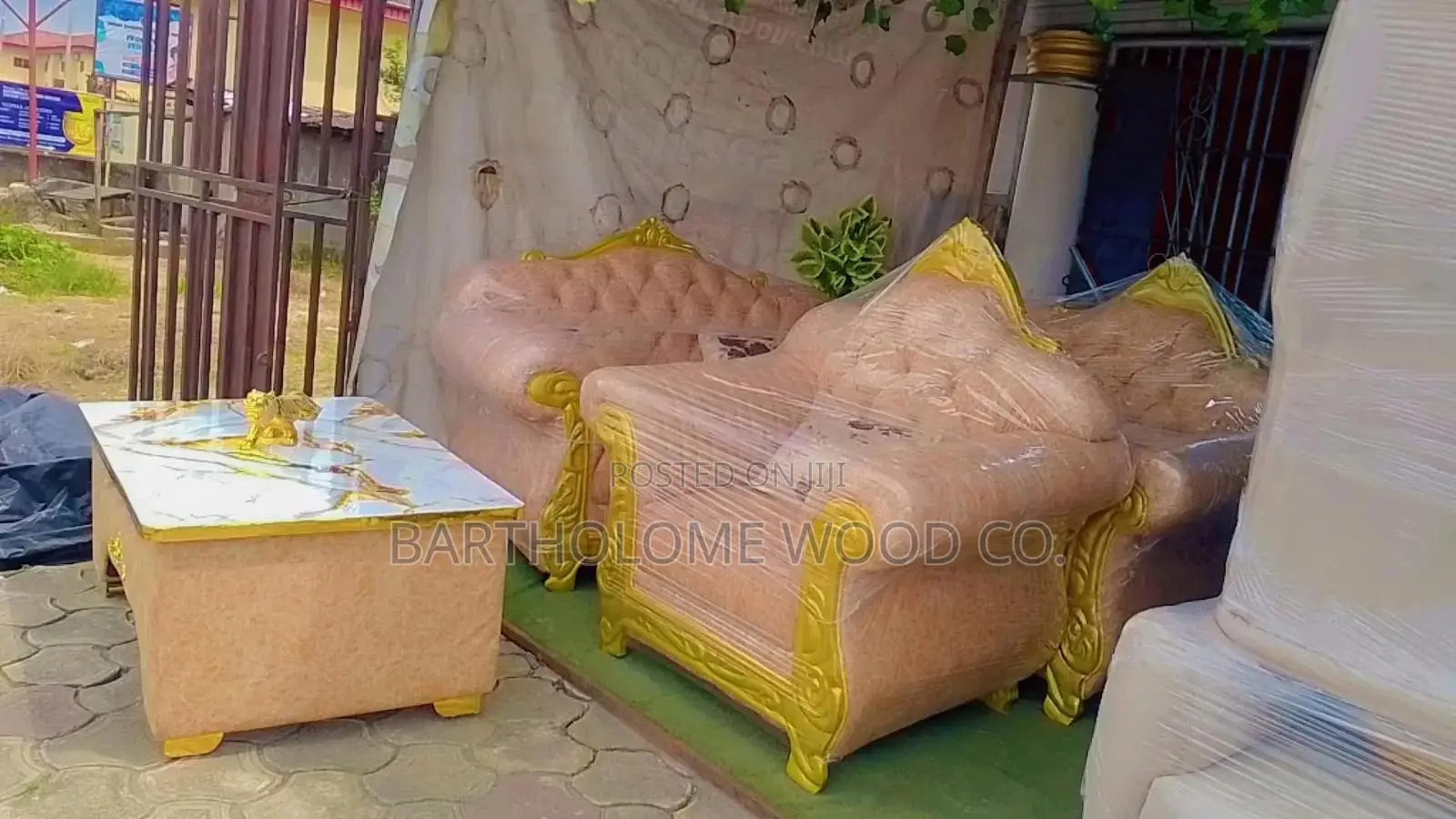 Sparkling Modern Royal Chairs, Complete 7 Setars With Center Table