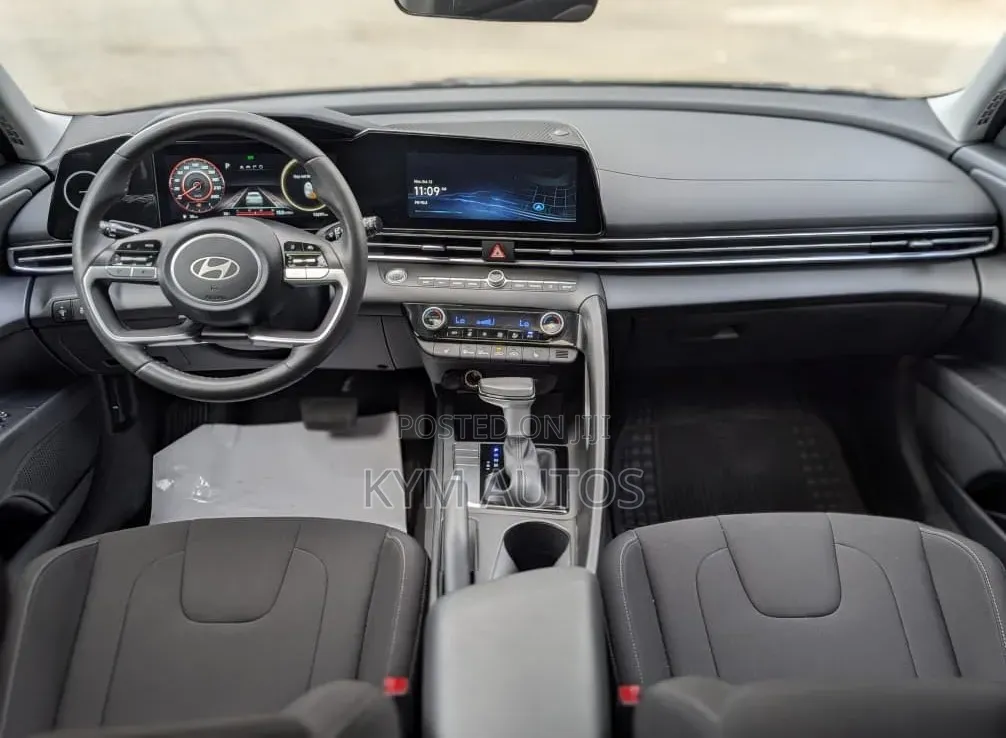 Hyundai Elantra 2025 Gray