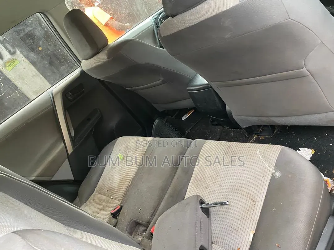 Toyota RAV4 LE AWD (2.5L 4cyl 6A) 2013 Silver