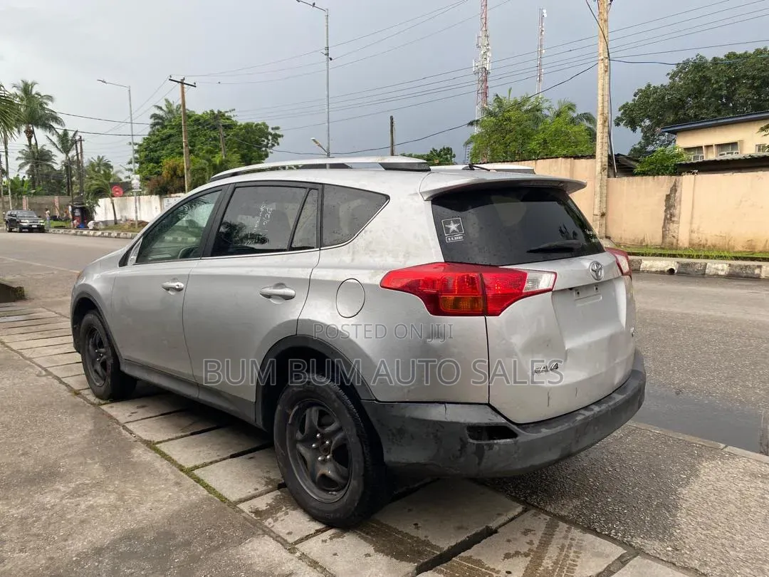 Toyota RAV4 LE AWD (2.5L 4cyl 6A) 2013 Silver