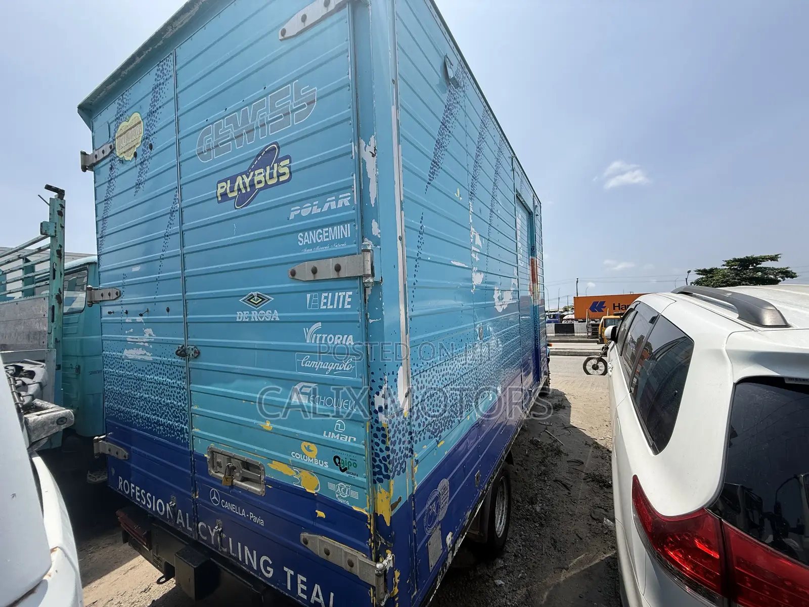 Foreign Used Mercedes Benz Truck 2005 Blue