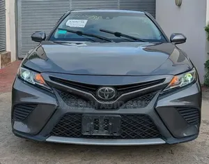 Toyota Camry SE FWD (2.5L 4cyl 8AM) 2018 Gray