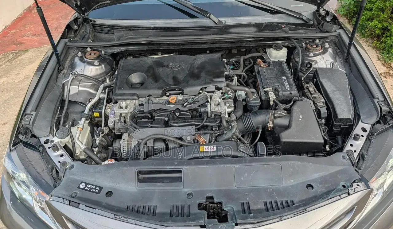 Toyota Camry SE FWD (2.5L 4cyl 8AM) 2018 Gray