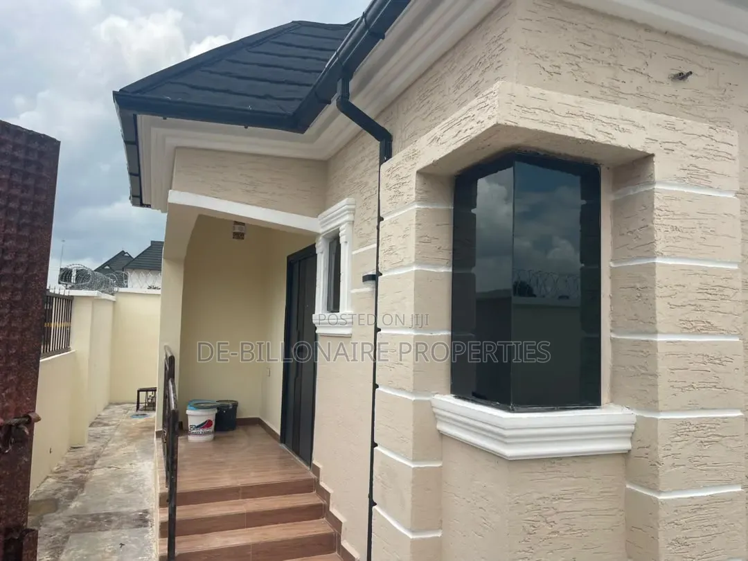 3bdrm Bungalow in Human Race, Owerri for sale