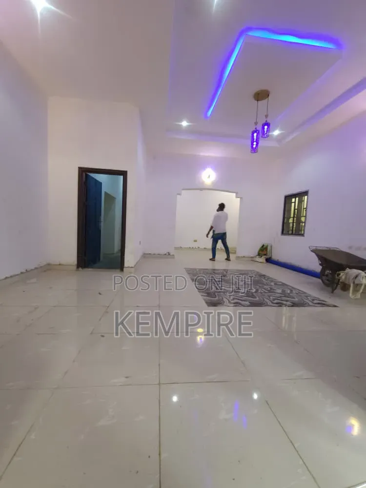 3bdrm Block of Flats in Off Obio Imo, Uyo for rent