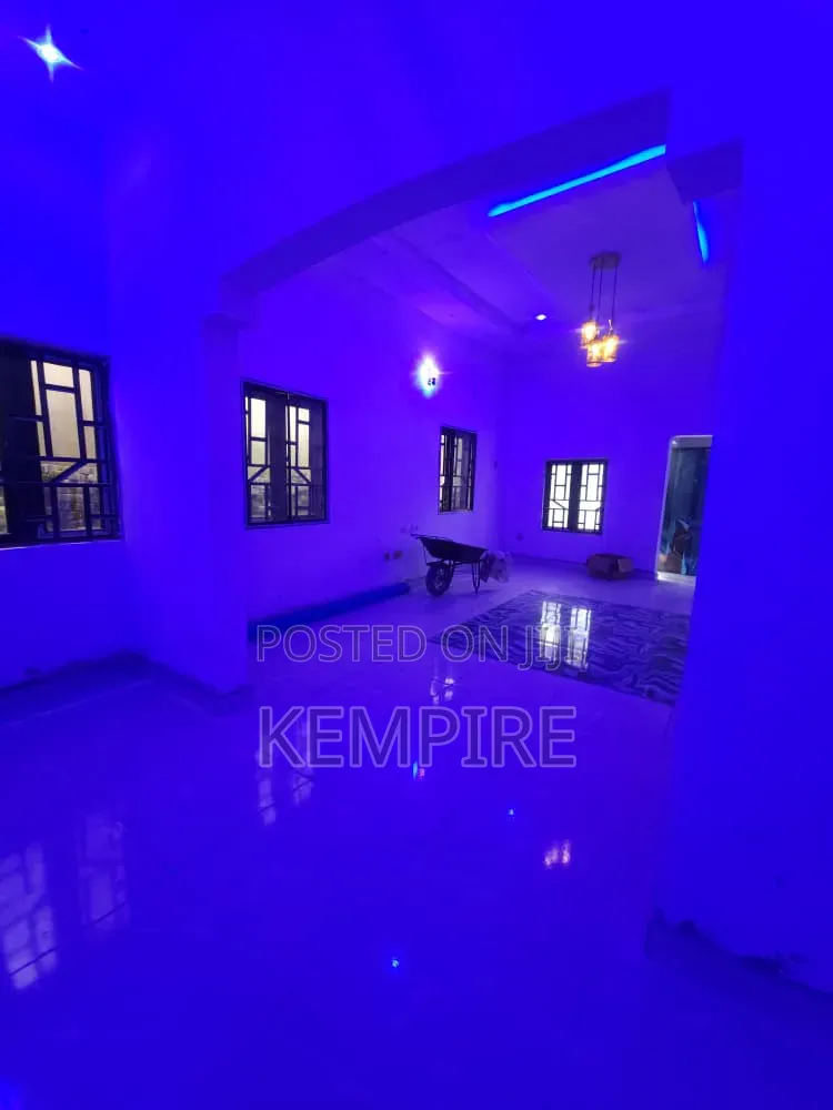 3bdrm Block of Flats in Off Obio Imo, Uyo for rent