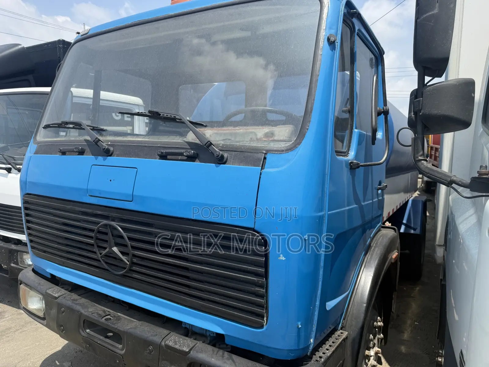 Foreign Used Mercedes Benz Water Tanker Truck.