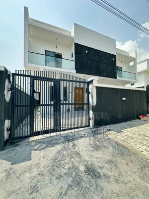 4bdrm Duplex in Chevron for sale