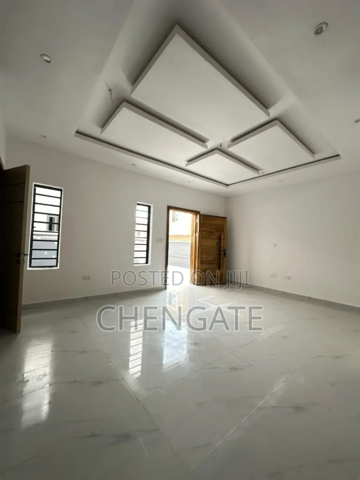 4bdrm Duplex in Chevron for sale