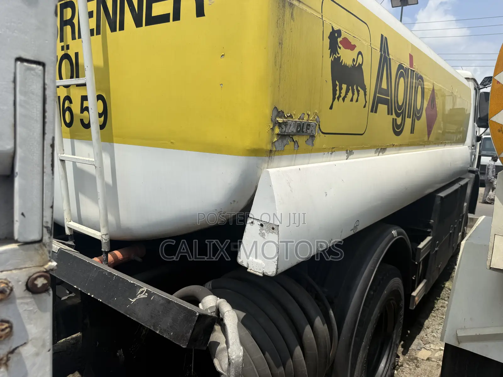 Foreign Used Mercedes Benz 1620 Gas Tanker Truck.