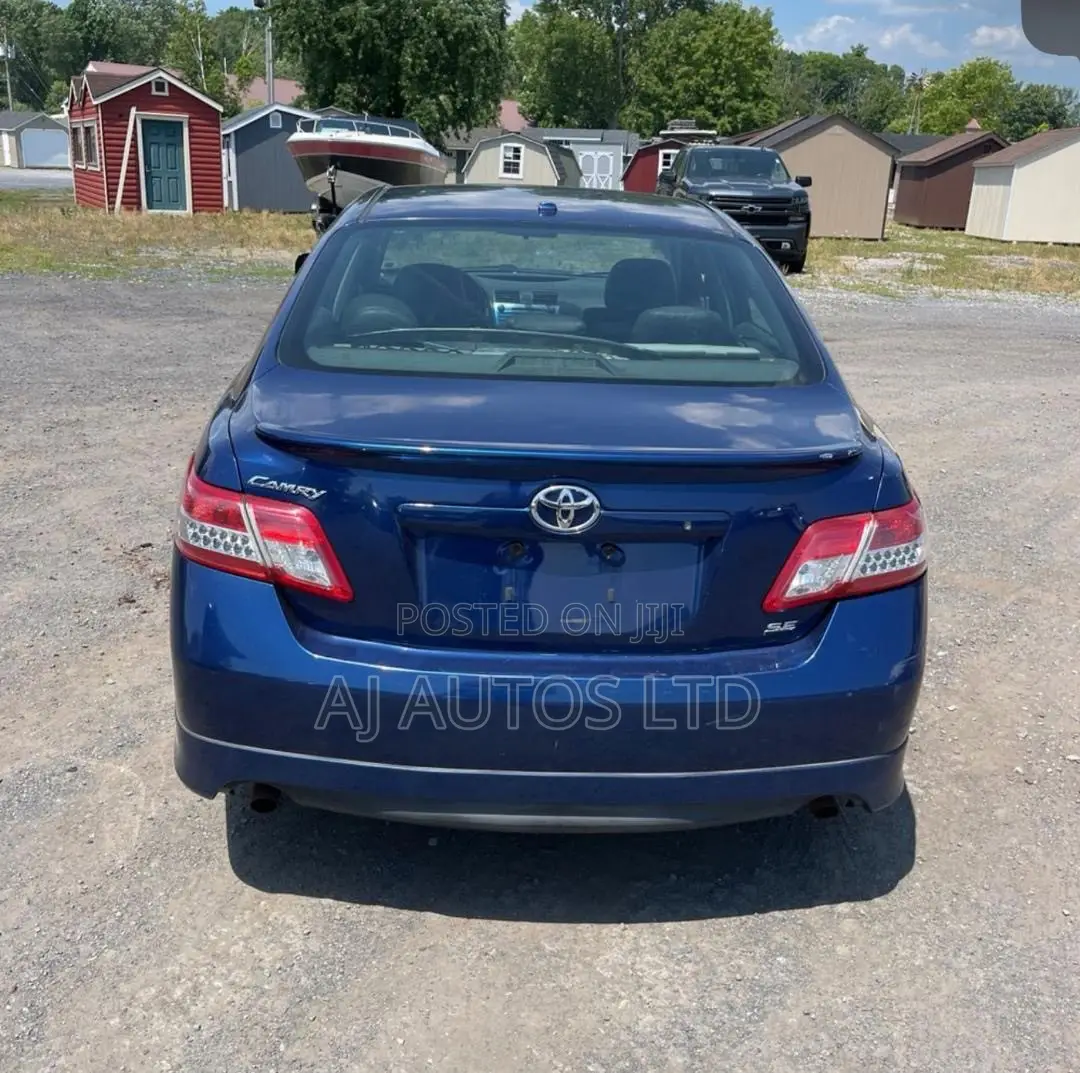 Toyota Camry SE V6 4dr Sedan (3.5L 6cyl 6A) 2011 Blue